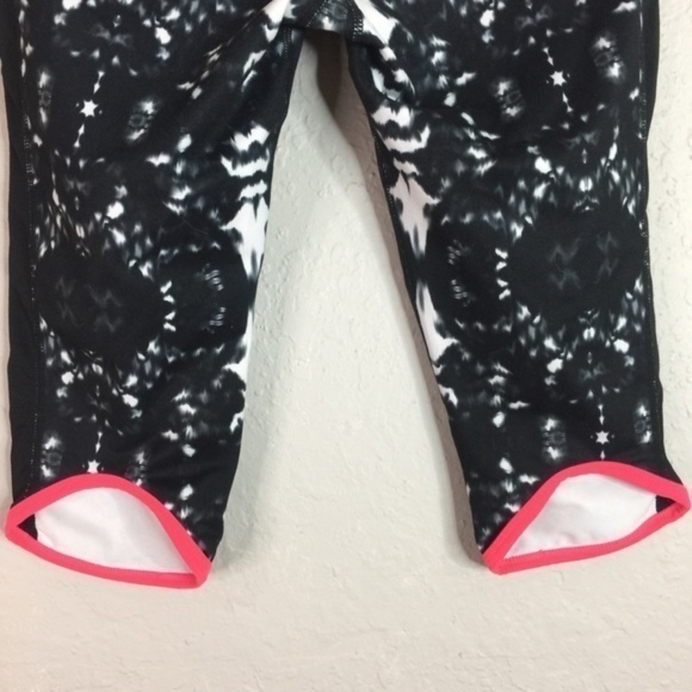 FABLETICS Rio Run Capri - Picture 6 of 14